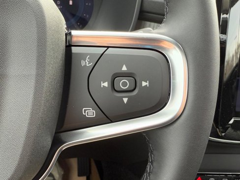 New 2025 Volvo XC40 B5 Core w/ Protection Package Premier image 13