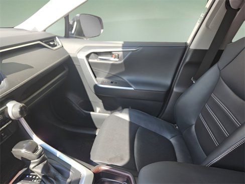 Used 2019 Toyota RAV4 Limited image 5