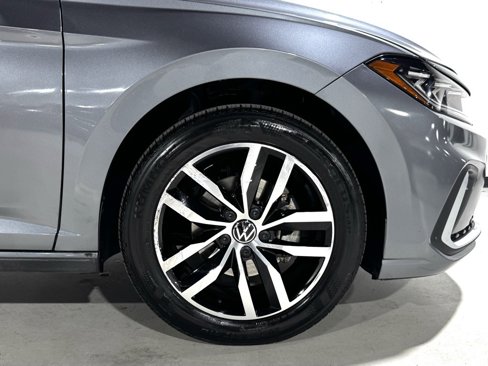 Used 2025 Volkswagen Jetta SE image 30