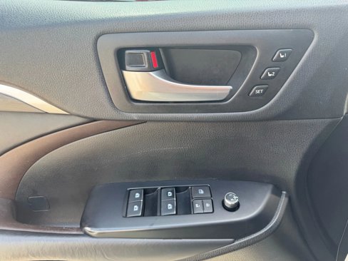 Used 2019 Toyota Highlander Limited image 27