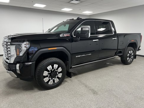 Used 2024 GMC Sierra 3500 Denali w/ Technology Package image 6