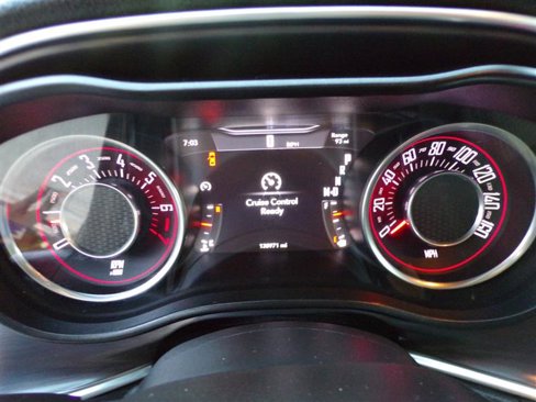 Used 2016 Dodge Challenger SXT image 34