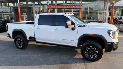 Used 2025 GMC Sierra 2500 AT4X image 2
