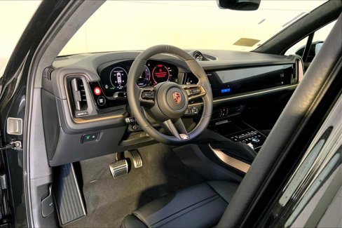 New 2025 Porsche Cayenne GTS image 4