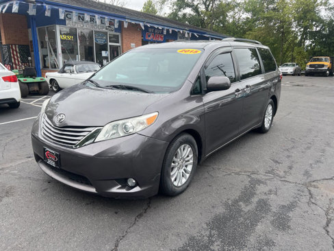 Used 2015 Toyota Sienna XLE Premium image 1