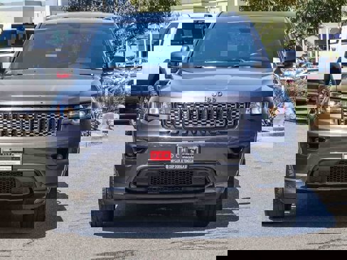 Certified 2018 Jeep Grand Cherokee Altitude image 2