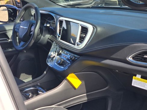 New 2026 Chrysler Pacifica Limited image 7