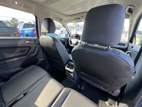 Used 2019 Volkswagen Tiguan SE image 17