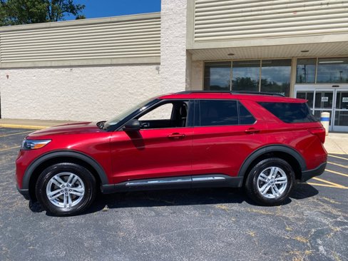 Used 2021 Ford Explorer XLT w/ Equipment Group 202A image 2