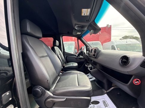 Used 2021 Mercedes-Benz Sprinter 2500 image 18