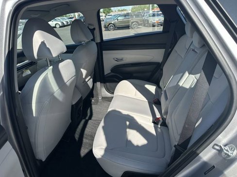 Certified 2025 Hyundai Tucson SE image 11