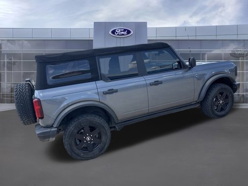 Used 2022 Ford Bronco Black Diamond image 5