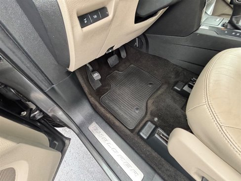 Used 2018 Ford Explorer Limited image 13