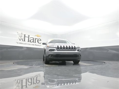 Used 2018 Jeep Cherokee Latitude Plus image 3