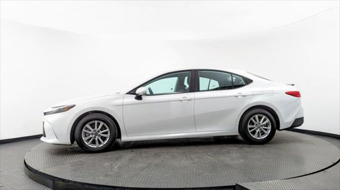 Used 2025 Toyota Camry LE image 3