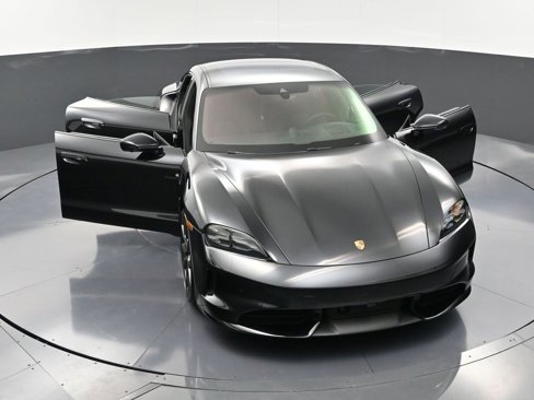New 2025 Porsche Taycan GTS image 37