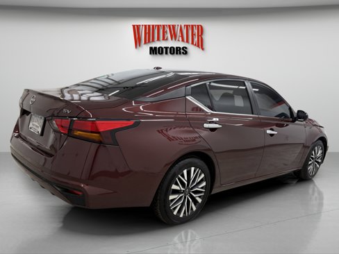Used 2024 Nissan Altima 2.5 SV image 4