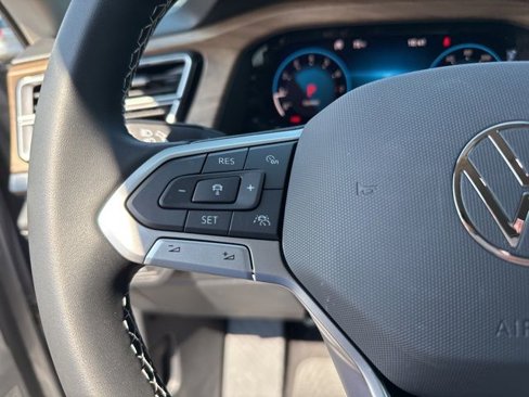 Certified 2025 Volkswagen Atlas SE image 13