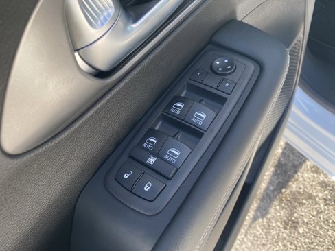 New 2026 Chrysler Voyager LX image 13