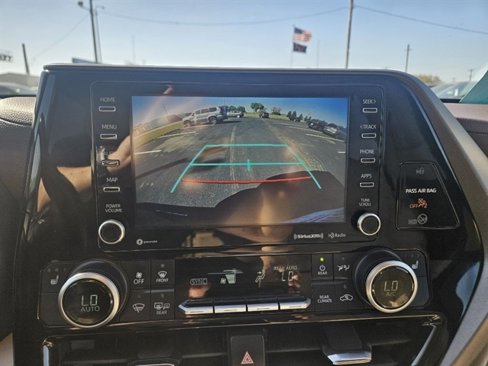 Used 2021 Toyota Highlander XLE image 25