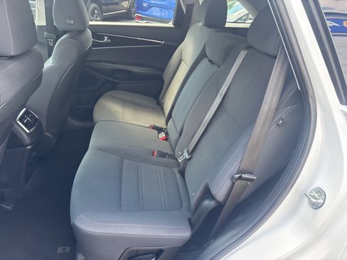 Used 2019 Kia Sorento LX w/ LX Convenience Package image 13