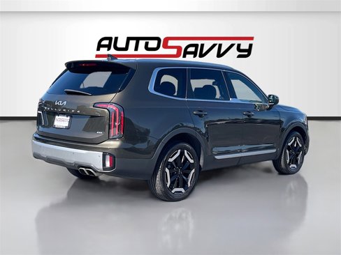 Used 2023 Kia Telluride EX w/ EX Captain's Chair Package image 7