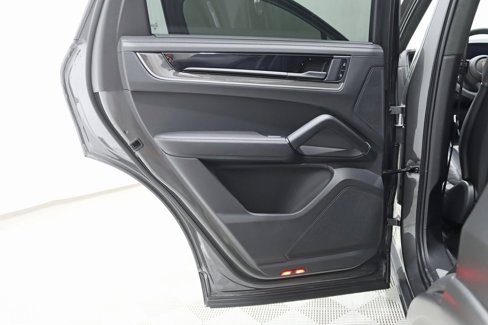 Used 2024 Porsche Cayenne S image 38