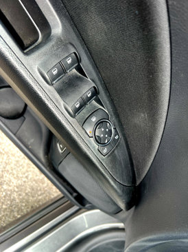 Used 2020 Ford Fusion SE image 9