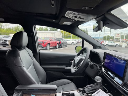 New 2025 Toyota Sienna Limited image 13
