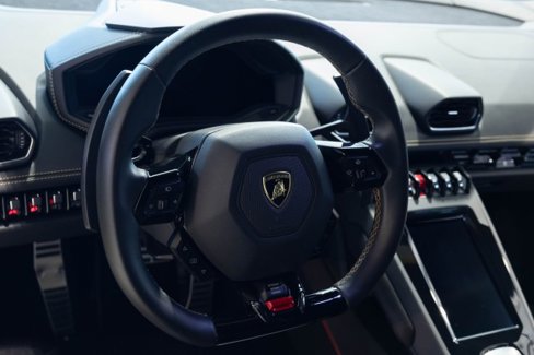 Used 2020 Lamborghini Huracan EVO image 14
