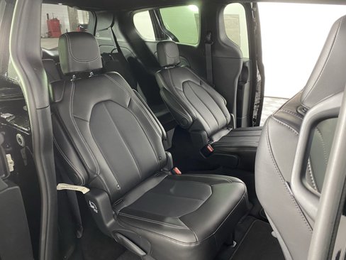 New 2025 Chrysler Voyager LX image 20