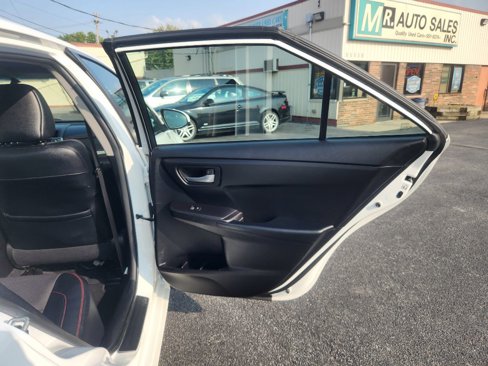 Used 2016 Toyota Camry LE image 18