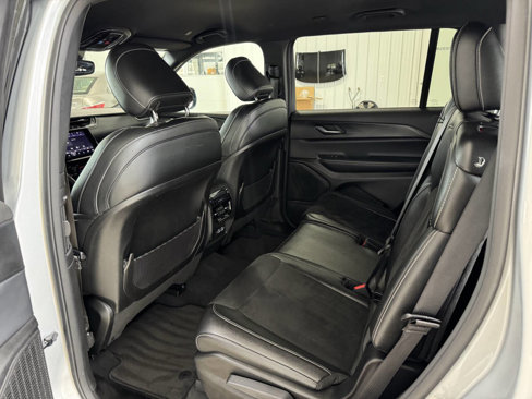 Used 2024 Jeep Grand Cherokee L Laredo image 46