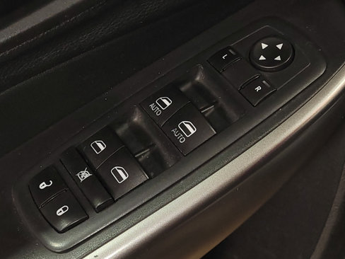 Used 2020 Jeep Cherokee Limited image 27