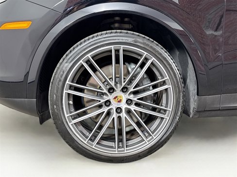 Certified 2022 Porsche Cayenne S Platinum image 25