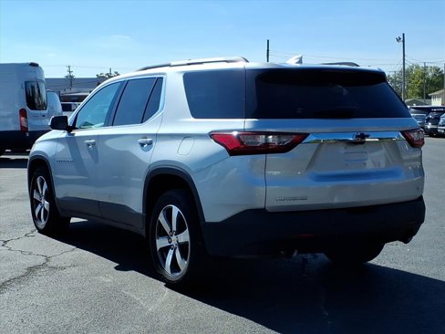 Used 2019 Chevrolet Traverse LT w/ LT Premium Package image 3