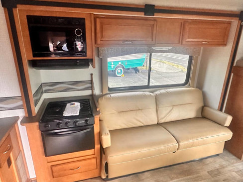 Used 2016 Ford E-450 and Econoline 450 Super Duty w/ Motorhome Prep Package image 26