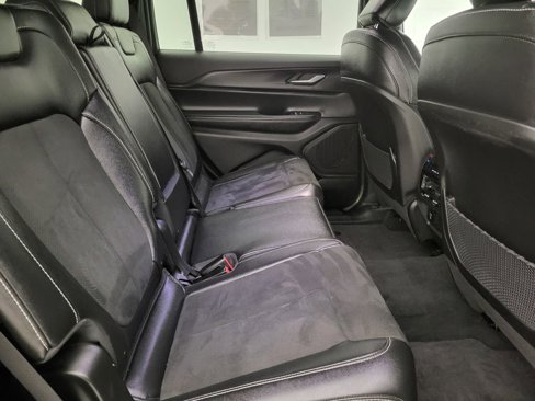 Used 2024 Jeep Grand Cherokee L Laredo image 41