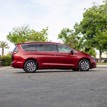 Used 2021 Chrysler Pacifica Touring-L image 8
