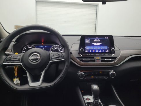 Used 2024 Nissan Altima 2.5 SV image 22