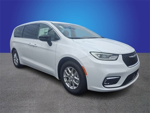 New 2026 Chrysler Pacifica Select image 2