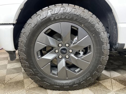 Used 2023 Ford F150 Lightning XLT image 15