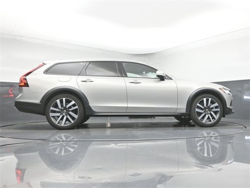 Used 2024 Volvo V90 B6 Cross Country Ultimate image 44