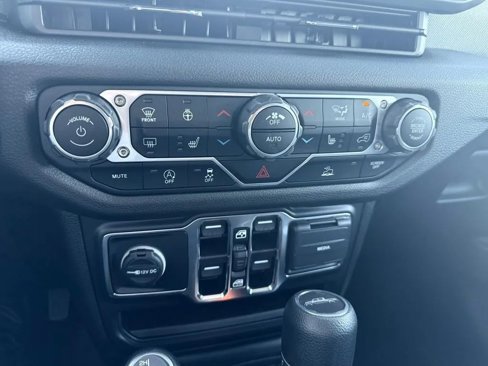 Used 2024 Jeep Gladiator Sport image 16