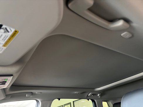 Used 2025 Nissan Rogue SL w/ SL Premium Package image 6