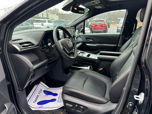 Used 2022 Toyota Sienna XSE image 8