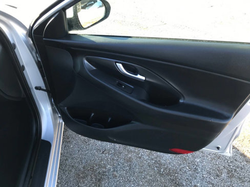 Used 2018 Hyundai Elantra GT image 9