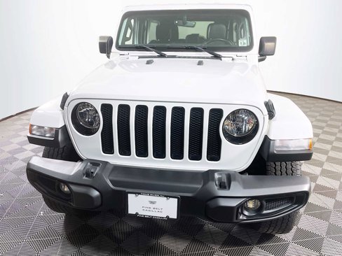 Used 2022 Jeep Wrangler Unlimited Sahara image 2