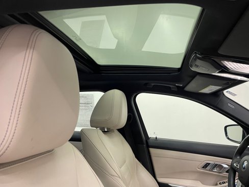 Used 2022 BMW 330i xDrive Sedan w/ Premium Package image 15