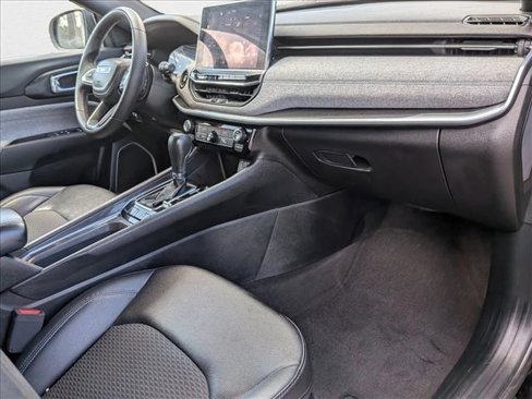 Used 2024 Jeep Compass Latitude image 20